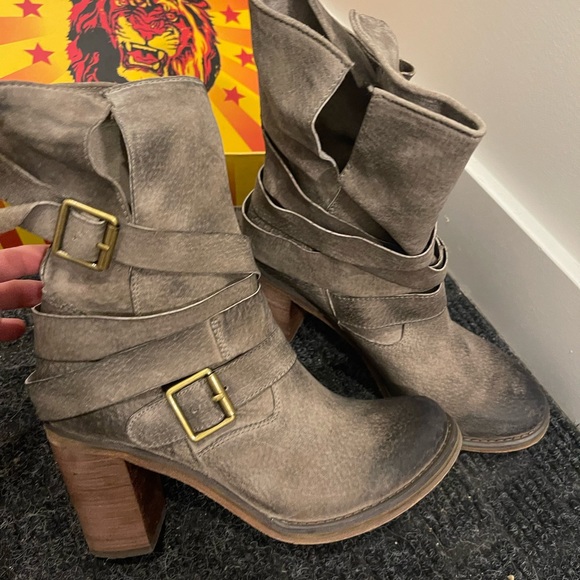 JEFFREY CAMPBELL Grey France Suede Boots - Picture 2 of 8